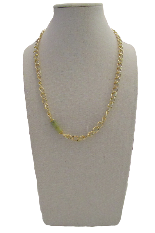 Gold curb chain + green jade highlight